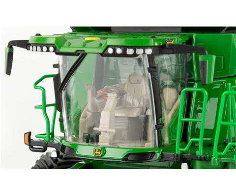 John Deere X9 1000 Tracked Combine - Prestige Collection